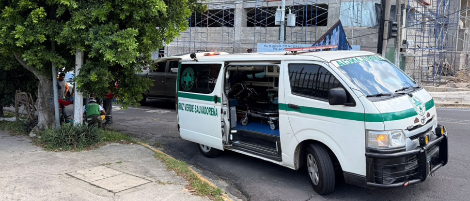 Hombre sufre fuertes lesiones tras ser atropellado en San Salvador