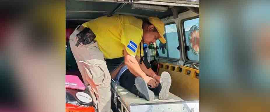 Auxilian a mujer que cayó de una coaster en Nejapa