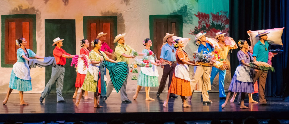 Ballet Folklórico Nacional rinde homenaje a los artesanos salvadoreños