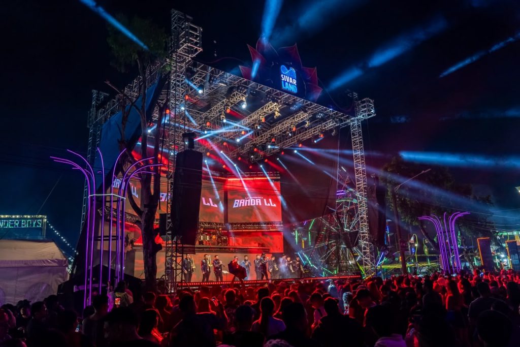 Banda LL conquista SívarLand la noche de miércoles