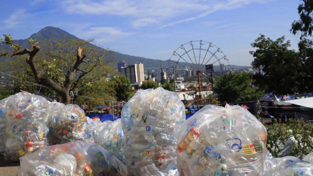 Alcaldía de San Salvador recolecta más de una tonelada de residuos durante los festejos agostinos