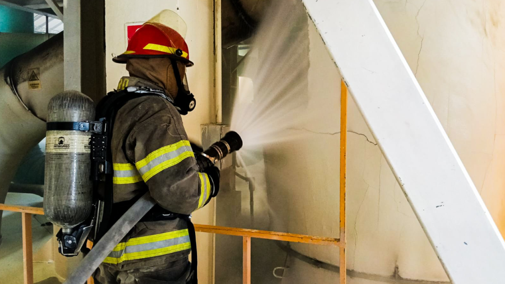 Atienden conato de incendio al interior de una fábrica en Antiguo Cuscatlán