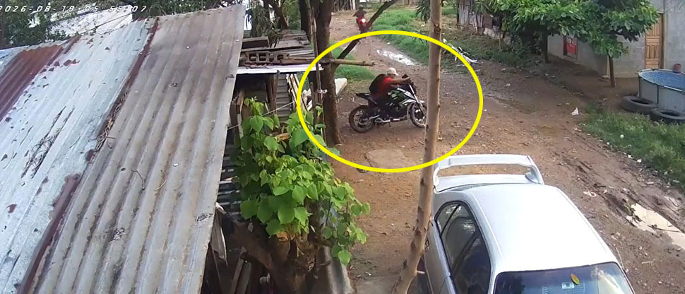 Honduras: sujetos hurtan de manera descarada una motocicleta y quedan grabados en cámara