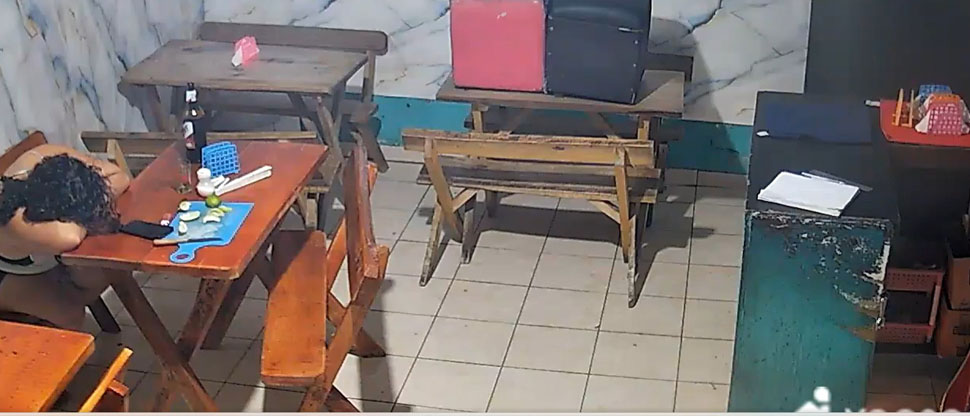 Sujeto ingresó a hurtar en un negocio en Santa Ana y quedó captado en cámara