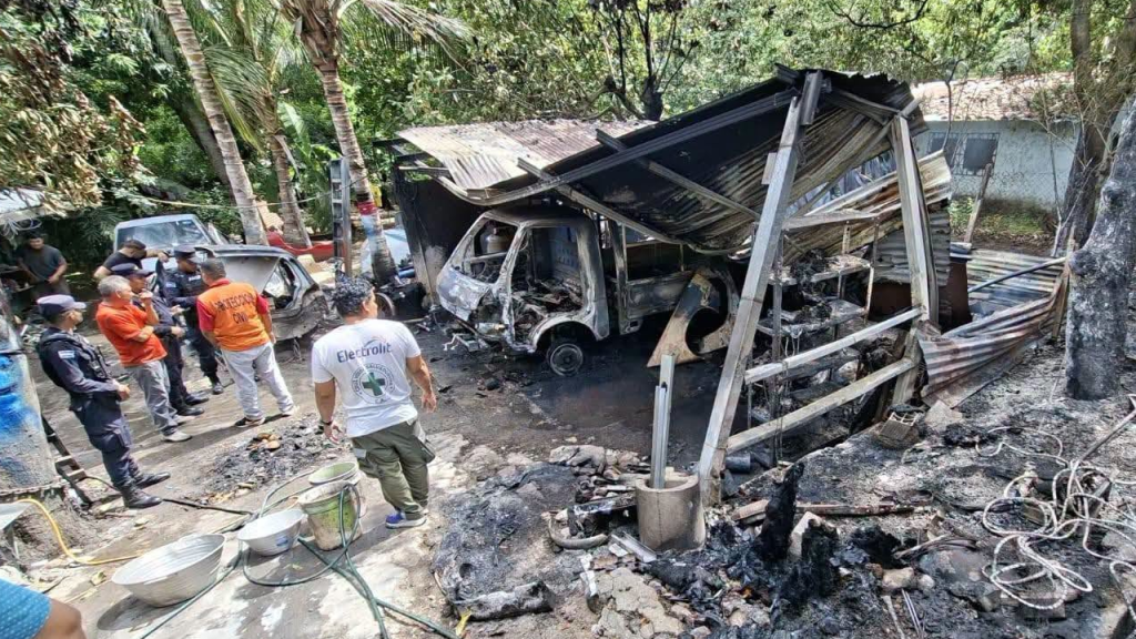 Incendio en taller mecánico deja cuantiosas pérdidas en La Libertad