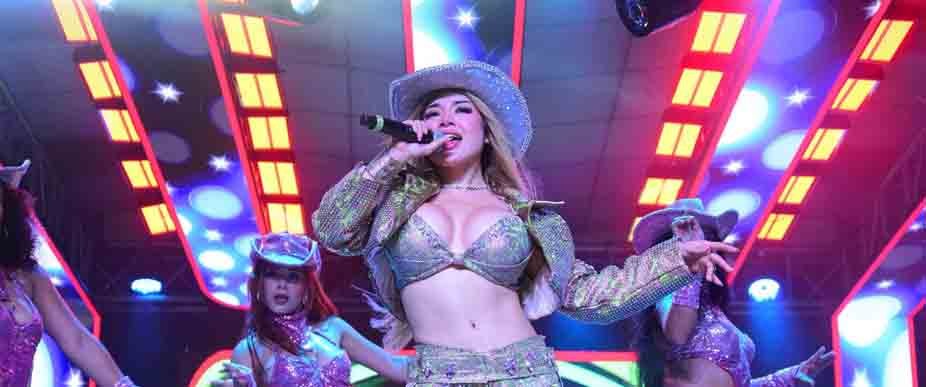 Julissa Ventura se presenta en Santa Rosa de Lima