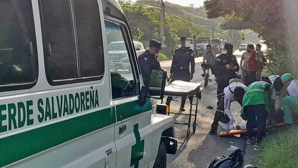 Camión embiste a motociclista y este resulta gravemente lesionado en La Libertad