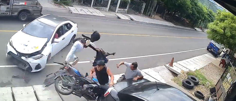 Cámara capta impactante accidente de tránsito de un motociclista en Morazán