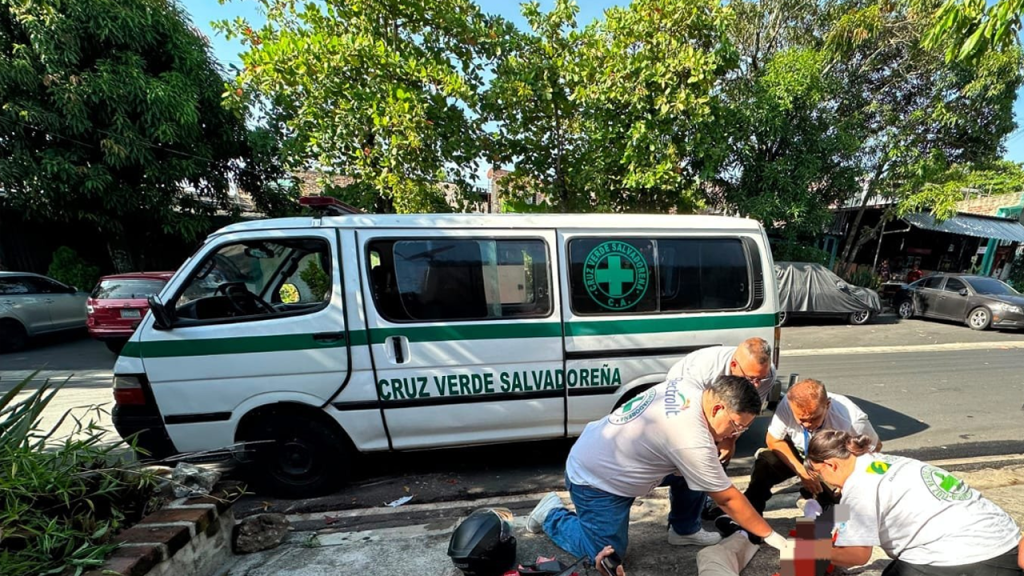 Motociclista se accidenta y resulta con múltiples lesiones en Soyapango