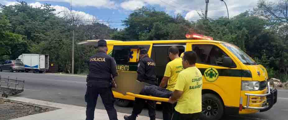 Joven de 12 años queda lesionado tras caer de muro