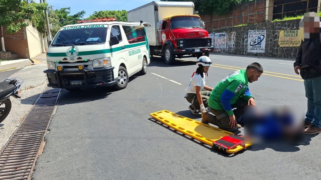 Otro motociclista resultó lesionado tras accidentarse esta tarde en San Salvador