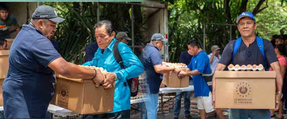 Entregan canastas alimenticias a agricultores afectados en el oriente del país