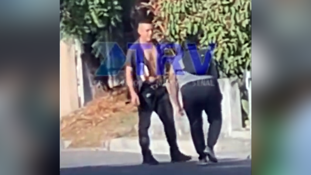 El momento cuando un sujeto ataca a una mujer en San Miguel