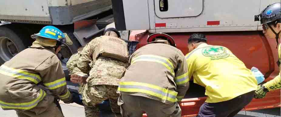 Fallece hombre tras quedar debajo de una rastra en bulevar del Ejército