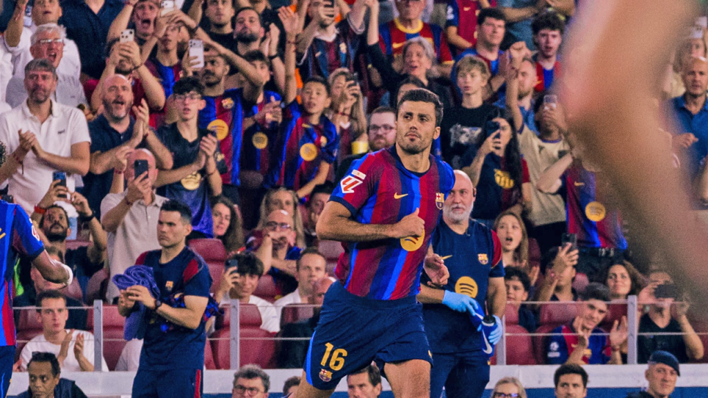 Ovacionado: así fue el debut de Rodri con el Barcelona