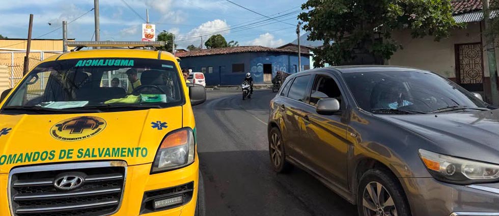 Vía mojada provoca derrape de motociclista en Quezaltepeque