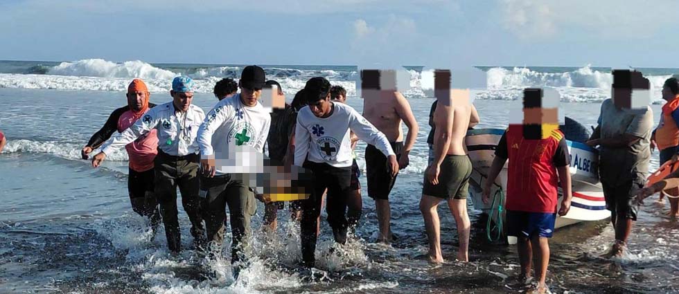 Una persona sin vida y 03 rescatadas tras ser arrastradas por una corriente en El Majahual