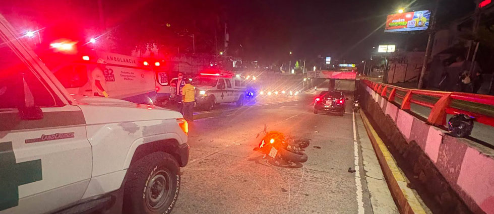 Motociclista sufre graves lesiones tras siniestro vial en la 49 Avenida Sur de San Salvador