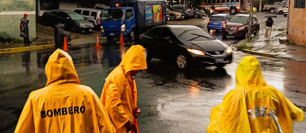 Bomberos activan monitoreos en distintos puntos del país debido a las lluvias