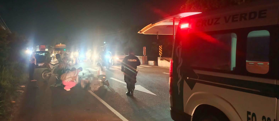 Ciclista sufre múltiples lesiones tras ser impactado por un motociclista en Santa Ana
