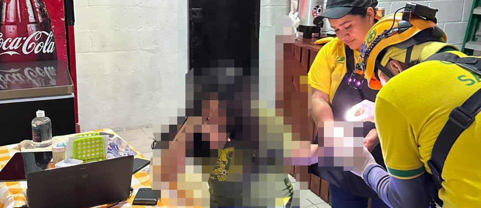 Comandos atienden a joven tras herirse con las aspas de una licuadora