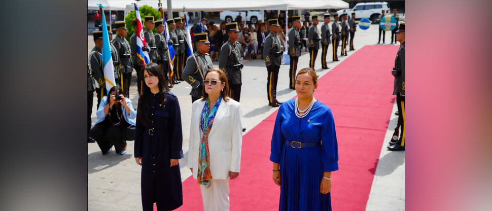 Realizan acto solemne en Plaza Libertad para conmemorar 205 años de Independencia