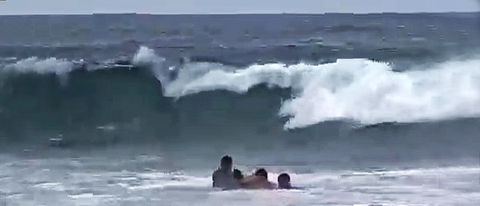 Guardavidas rescatan con éxito a extranjero en playa Garita Palmera