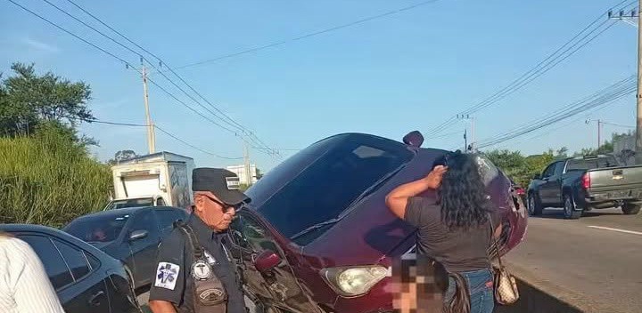 Niña resulta lesionada en aparatoso accidente de tránsito en el paso a decibel de Apopa