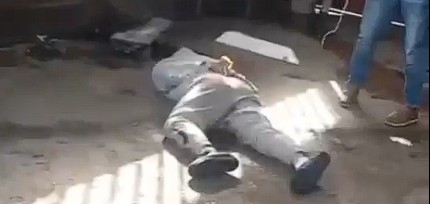Cansados de los robos guatemaltecos le “dan una lección” a dos delincuentes y los entregan a la policía