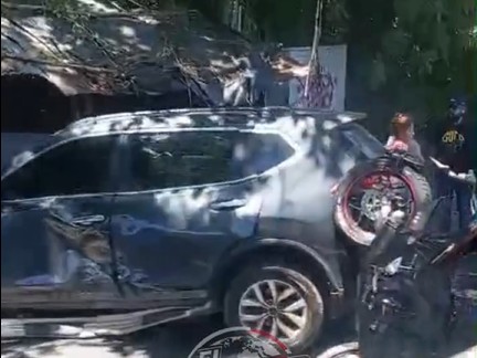 Camioneta y moto protagonizan aparatoso choque en la carretera antigua a Santa Ana