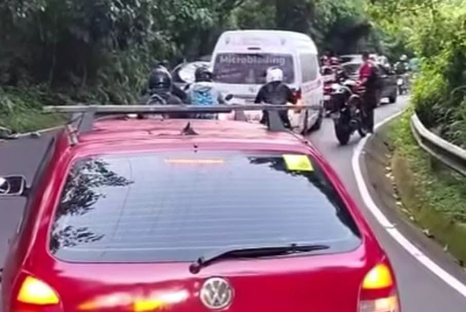Motociclista invade carril y choca de frente contra carro en la carretera a Comasagua