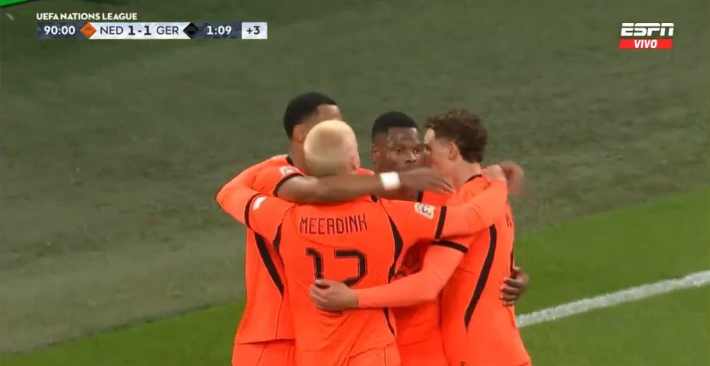 Gakpo empata en tiempo agregado y evita que el ex Barcelona Xavi debute con derrota