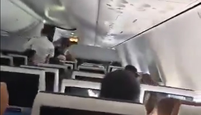 Vuelo de Flydubai aterriza de emergencia tras grave pelea entre piloto y copiloto