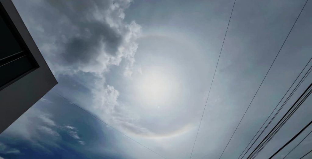 Viralizan fotografías de un impresionante halo solar esta mañana