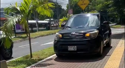 Piden los “3 Doritos Después” para conductor de “Killer Soul” captado circulando en la acera