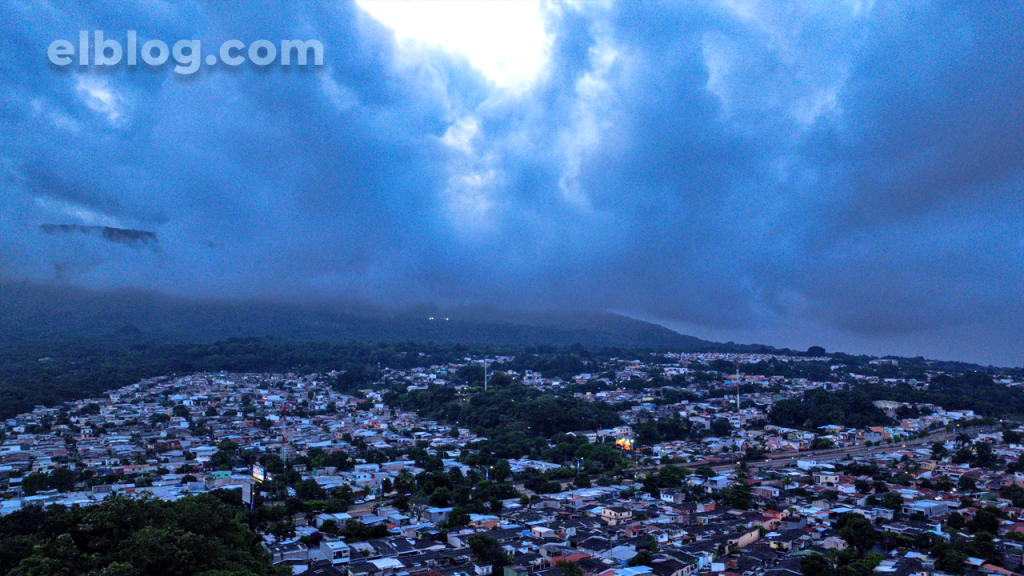 Prevén lluvias y tormentas con actividad eléctrica para finales de la tarde y noche de este martes