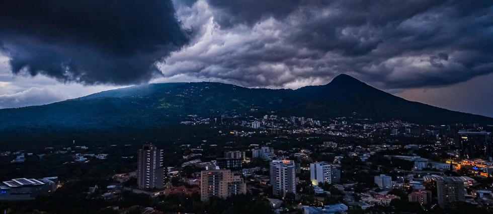 Tormentas continuarán azotando a El Salvador este jueves