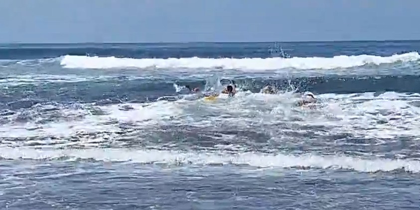 VIDEO: así fue el rescate de una persona arrastrada por una corriente marina en El Mahahual