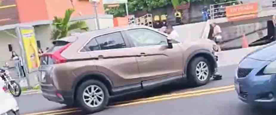 Conductora de camioneta se accidenta contra biker tras hacer giro indebido