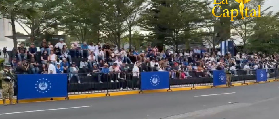 Cientos de capitalinos ya se encuentran listos para ver el desfile de Independencia