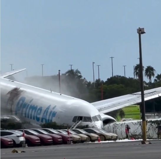 Cinco muertos y cinco heridos es el saldo de accidente en avión de Amazon en Miami