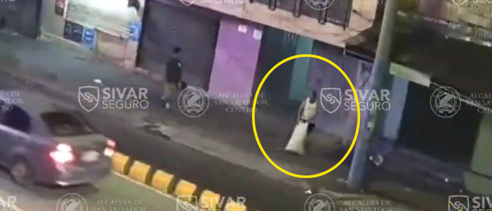 Agentes del CAM multan a ciudadano por dejar basura en la calle