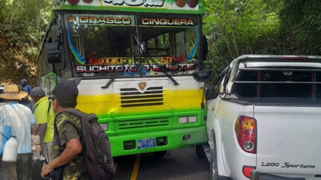 Un bus y un pickup se dieron un toque en Tejutepeque, Cabañas