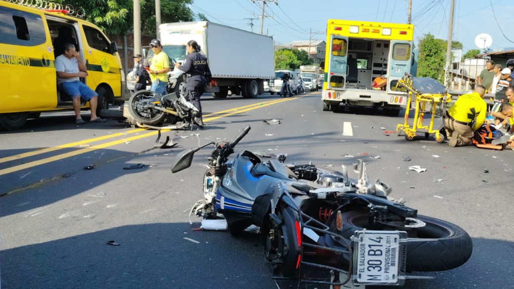Choque entre motocicletas deja tres lesionados sobre bulevar Venezuela