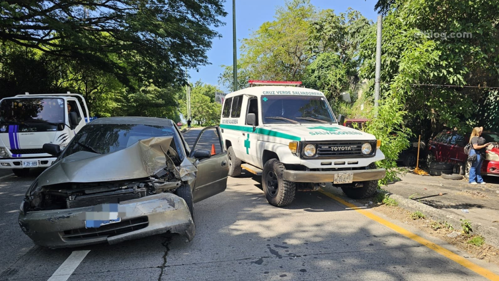Fuerte choque en la Troncal del Norte deja a un conductor lesionado