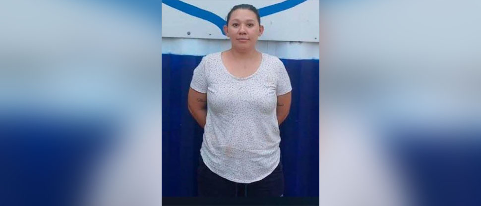 Capturan a mujer por atacar con un cuchillo a su pareja en Santa Ana