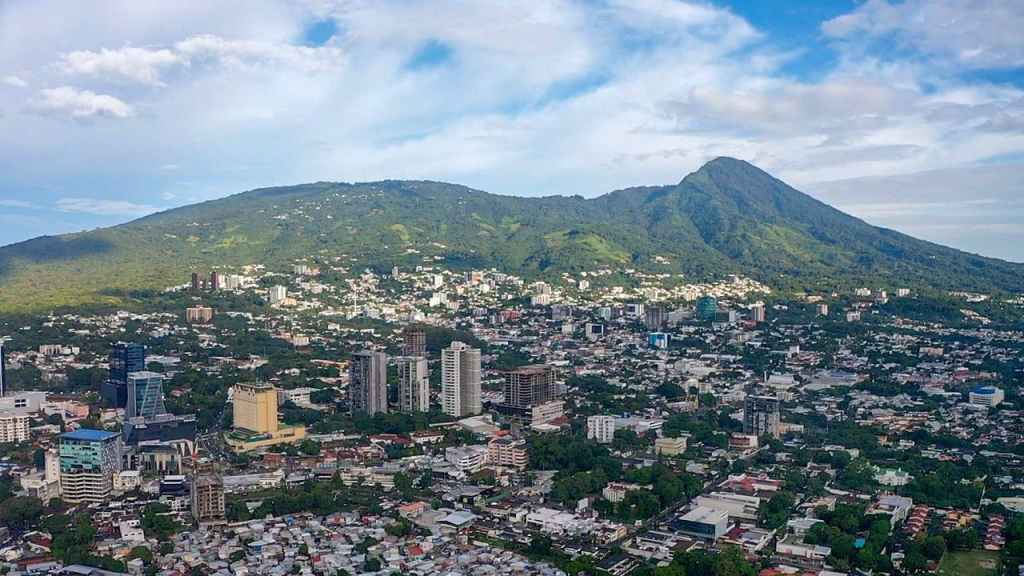MARN: ambiente caluroso durante el día y lluvias para la tarde y noche de este domingo