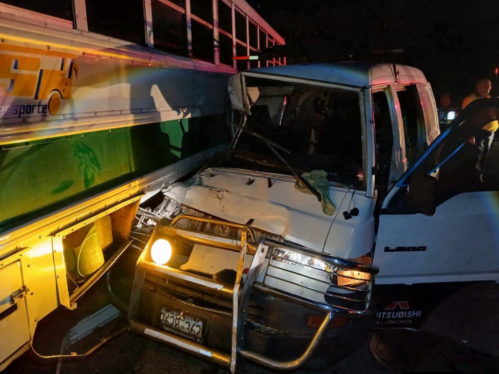 Al menos seis lesionados y cuantiosos daños por accidentes se reportaron este jueves