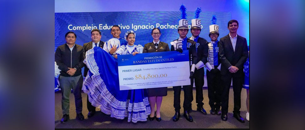Ministra de Educación entrega reconocimiento a bandas de paz estudiantiles