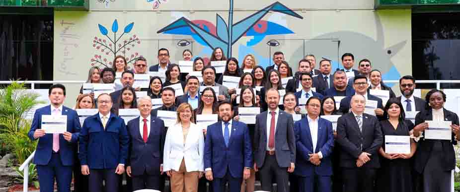 Vicepresidente Ulloa presente en la graduación de más 1,000 estudiantes en Sistema de la Integración Centroamericana